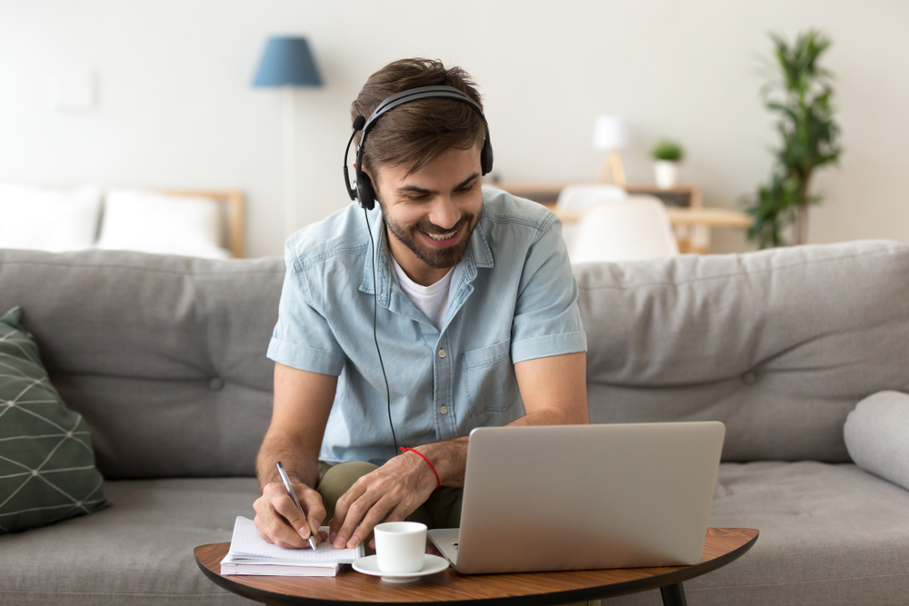 El curso “Tu Web Desde Cero” te ayudará a crear un sitio web del que puedas vivir. Es completamente gratuito y puedes realizarlo a tu ritmo y conveniencia